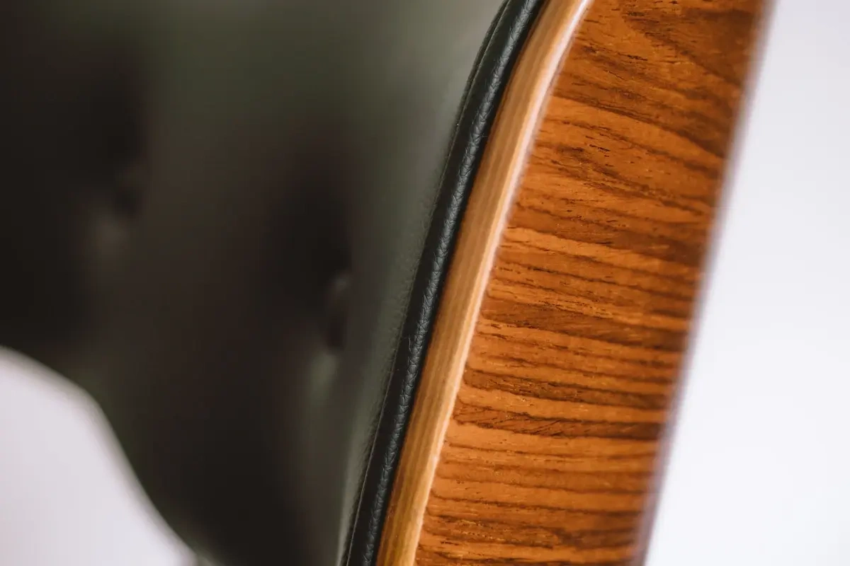 Introduktion til Lille Petra – en designklassiker i valnøddetræ